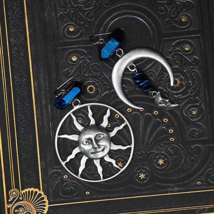 kolczyki asymetryczne dark boho moon and sun boheme noir 1.webp