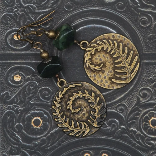 kolczyki zielone paprocie boheme noir dark boho.webp