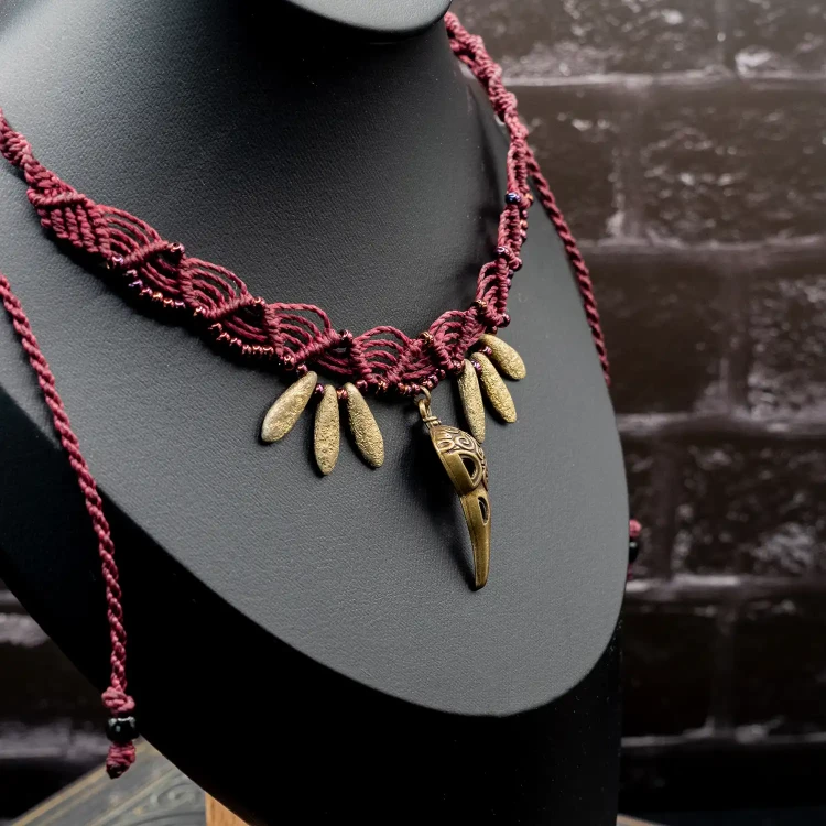 naszyjnik dark boho witchy boheme noir burgundowy.webp