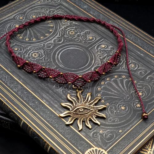 naszyjnik z duża zawieszką choker makrama boheme noir.webp