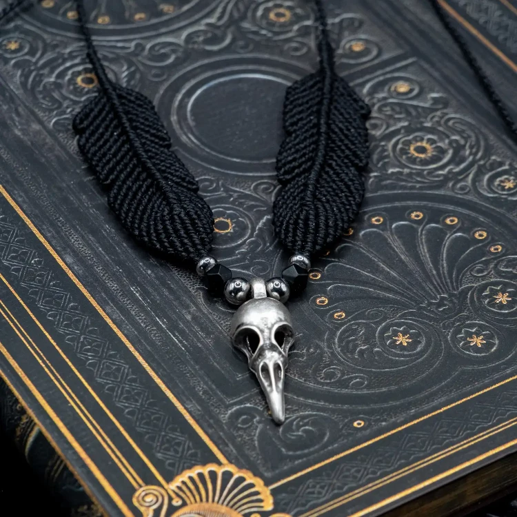 naszyjnik witchy kruk pióra boheme noir.webp