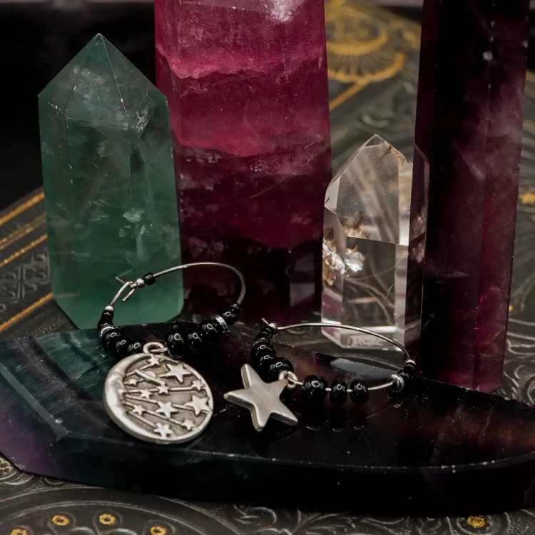 kolczyki z zawieszkami ksiezyc i gwiazdy celestial boheme noir.webp