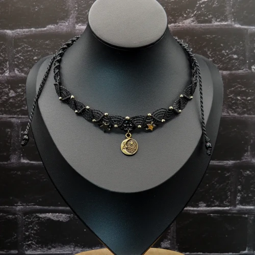 czarny choker makarama metalowa zawieszka ksiezyc